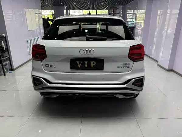 Audi Q2L 2023
