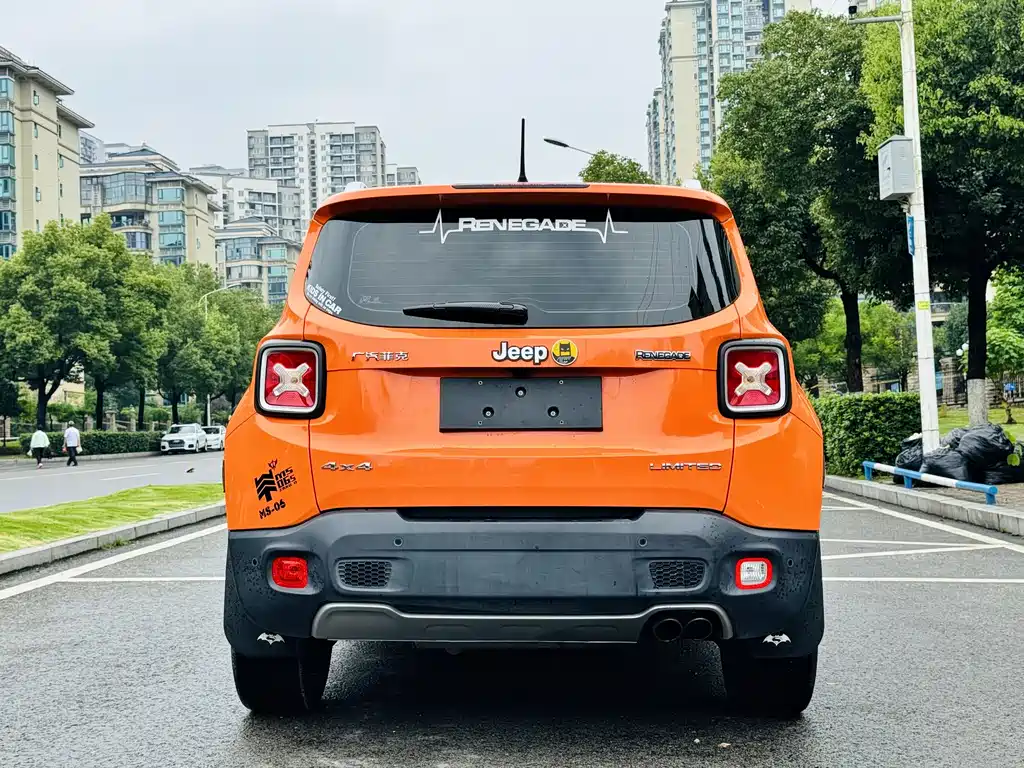 Jeep Renegade 2017 — фото 19