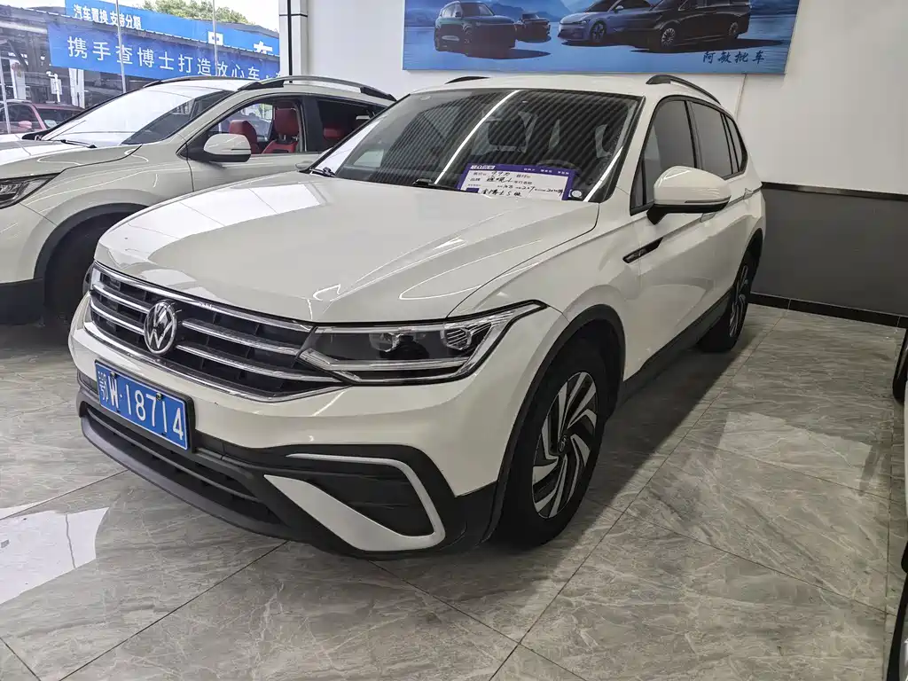 Volkswagen Tiguan L 2022 — фото 1