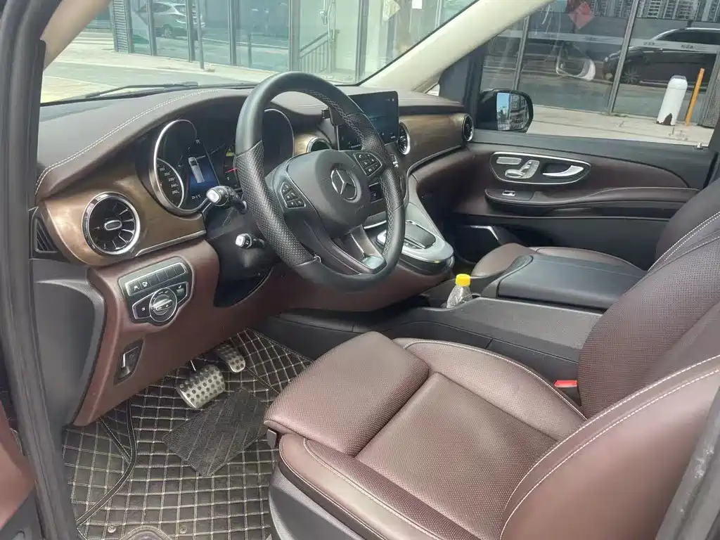 Mercedes-Benz V-Class 2023 — фото 2