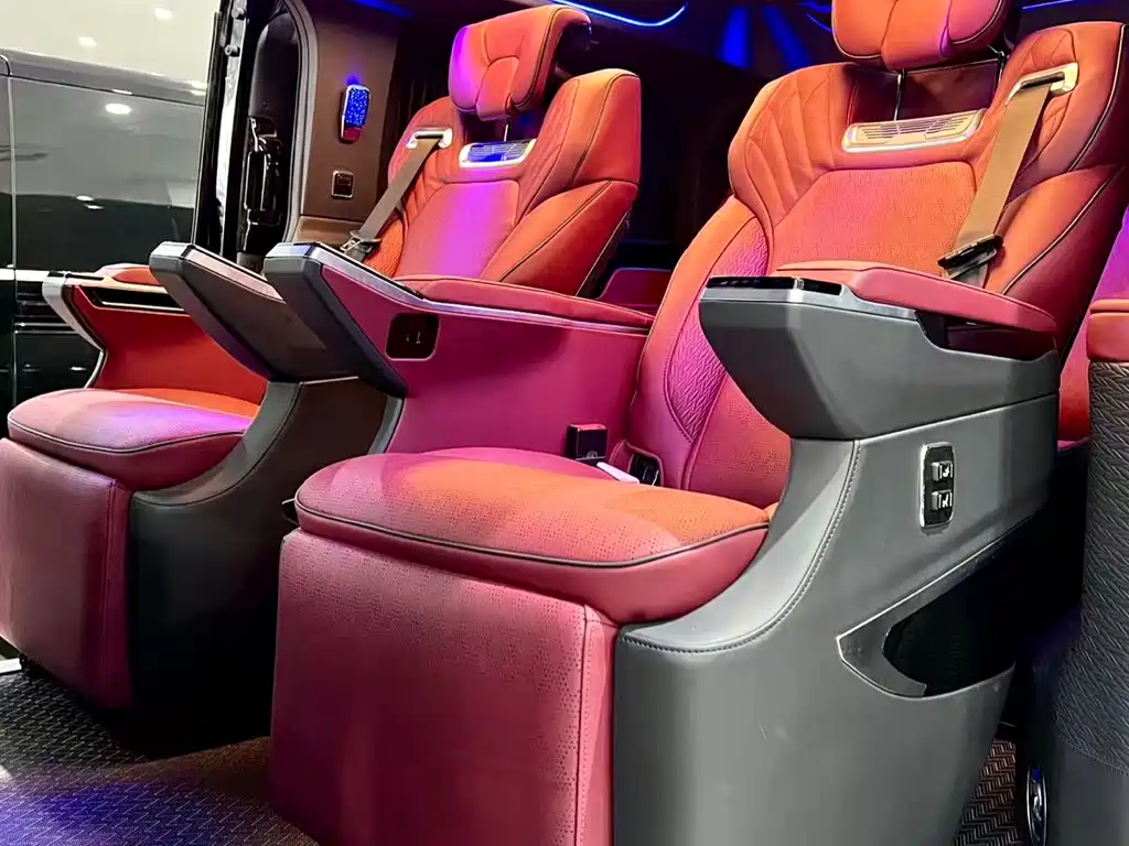 Toyota Hiace — фото 8