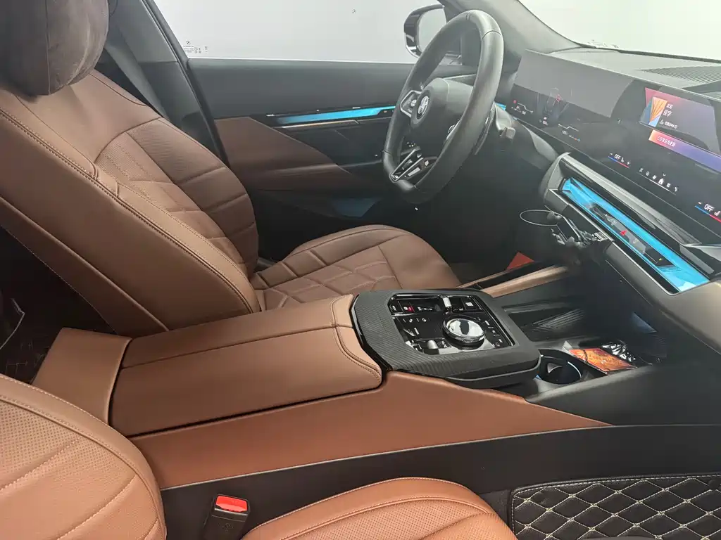 BMW 5 Series 2025 — фото 14