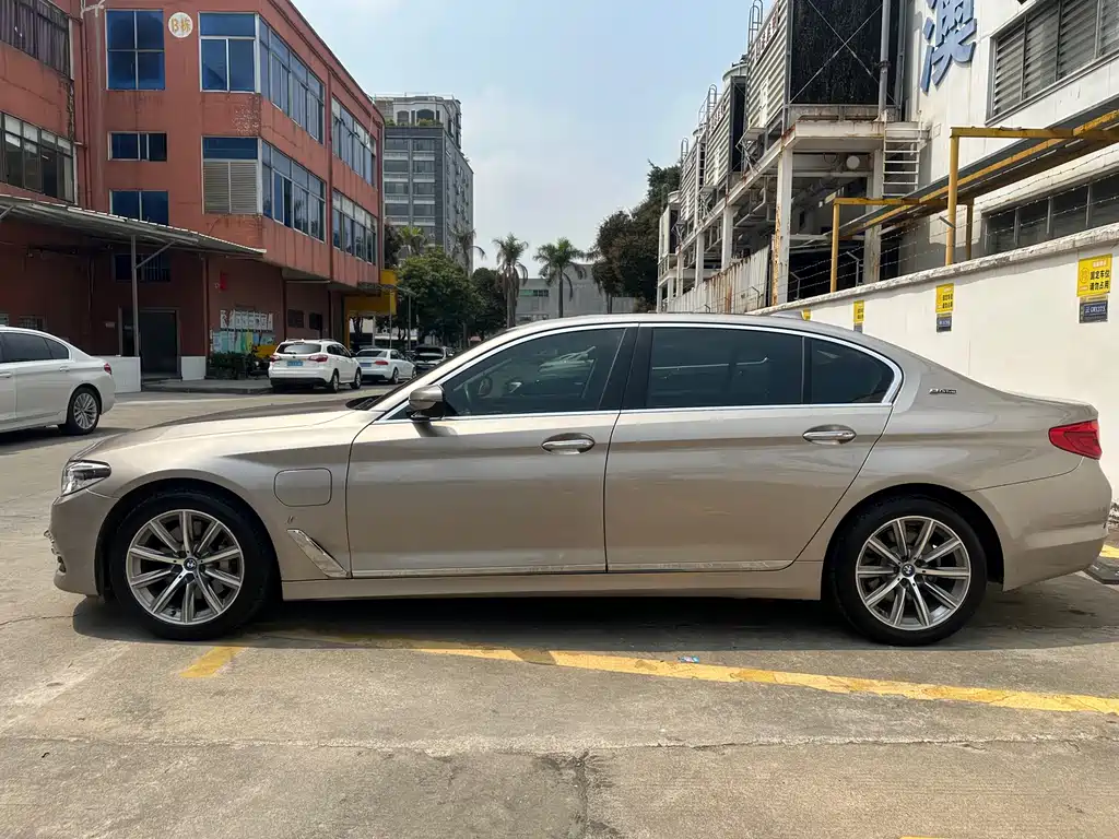 BMW 5 Series New Energy 2018 — фото 7