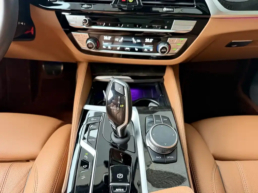 BMW 6 Series GT 2024 — фото 12