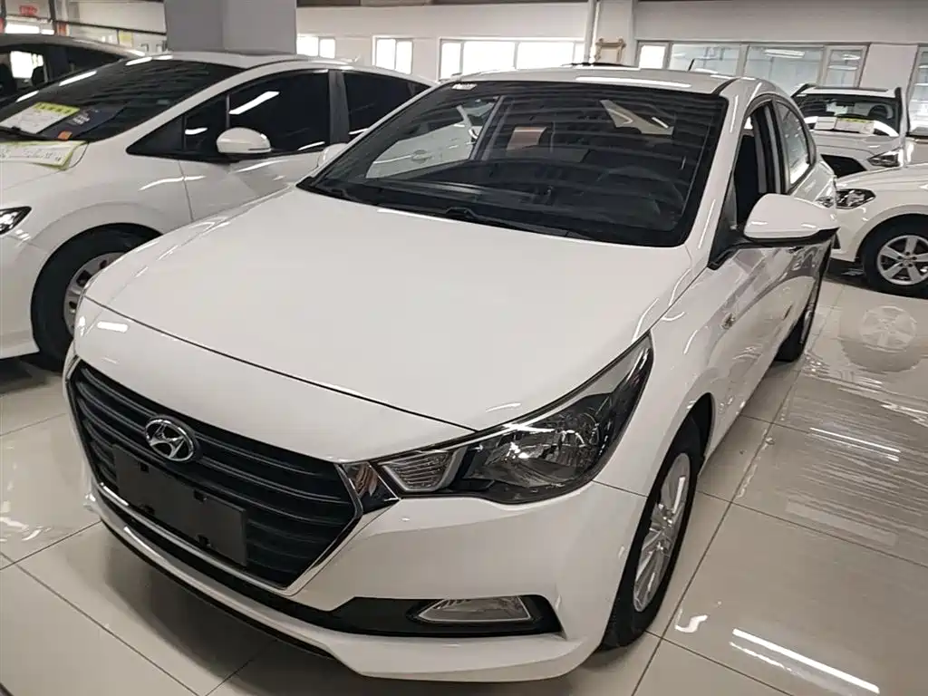 Hyundai Verna 2017 — фото 2
