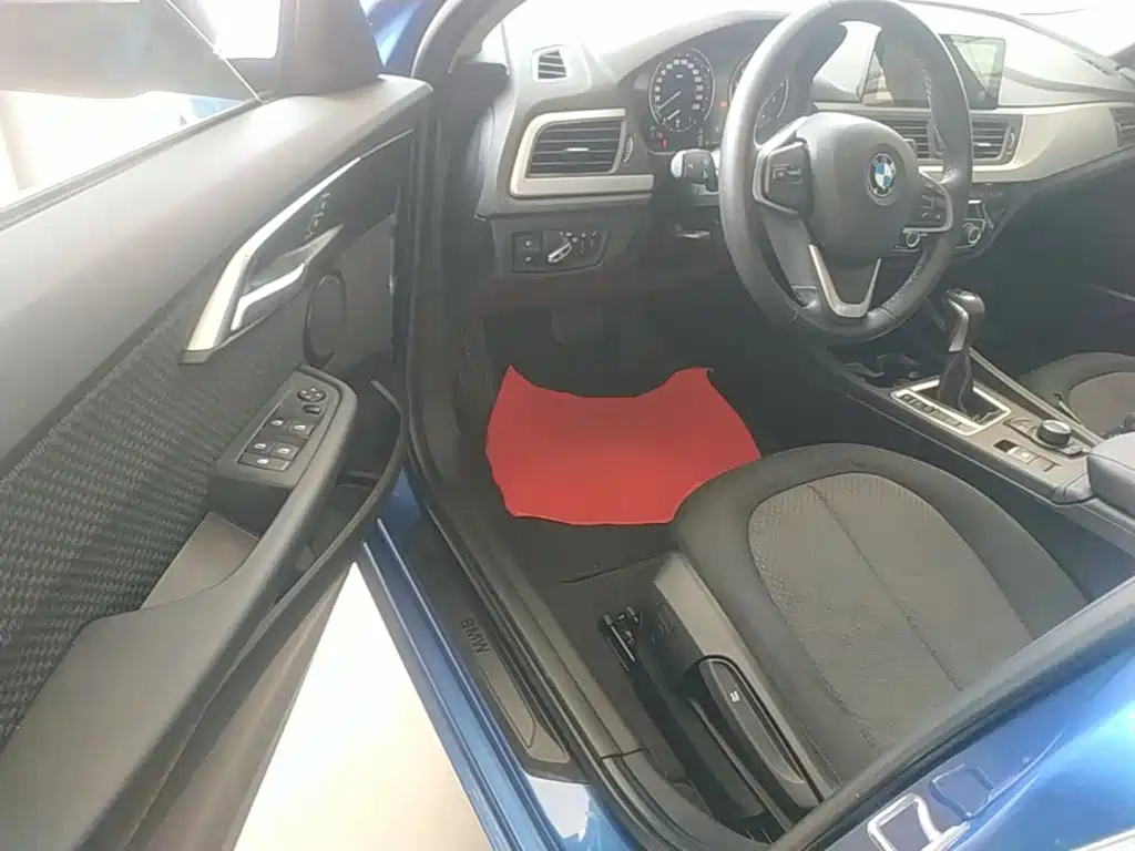 BMW 1 Series 2018 — фото 16