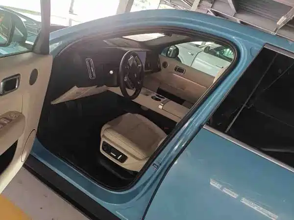 Li Auto L7 2025