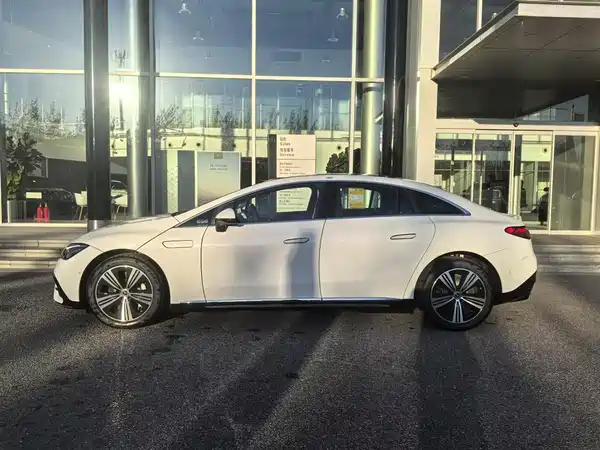 Mercedes-Benz EQE 2025