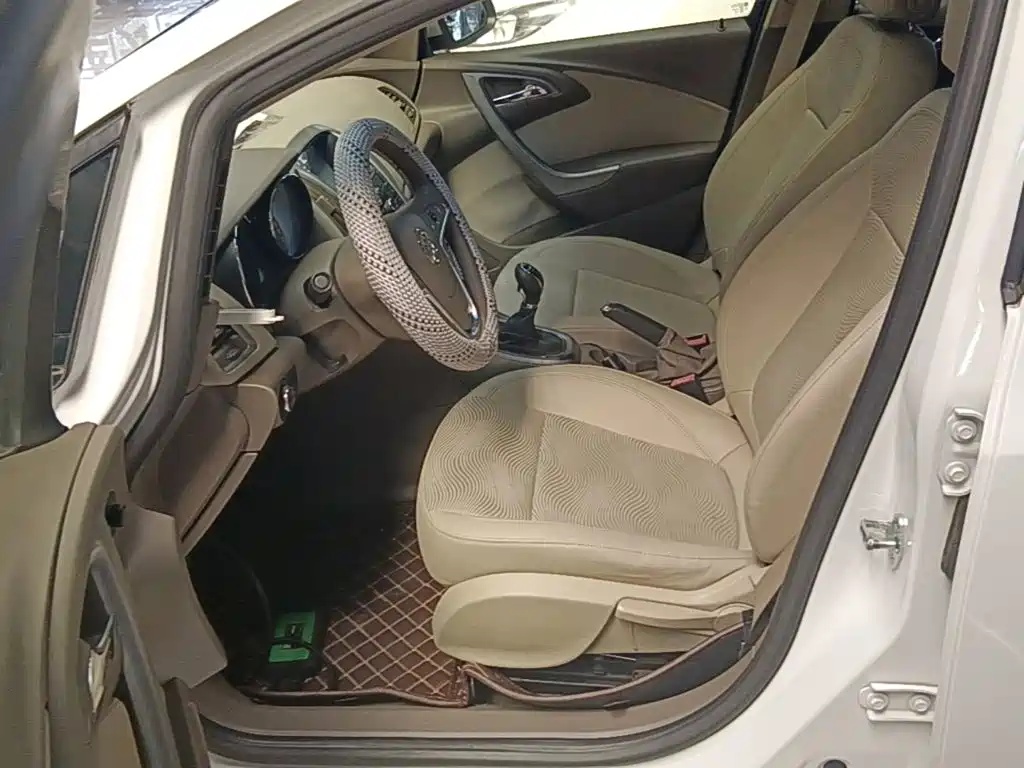 Buick Excelle 2015 — фото 15