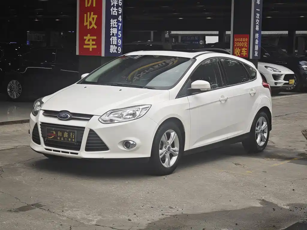 Ford Focus 2013 — фото 1