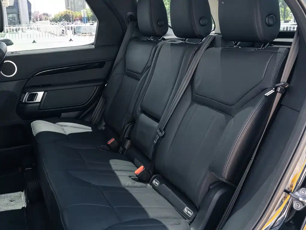 Land Rover Discovery 2018 — фото 14