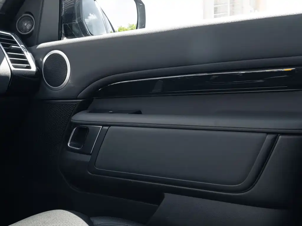 Land Rover Discovery 2018 — фото 15