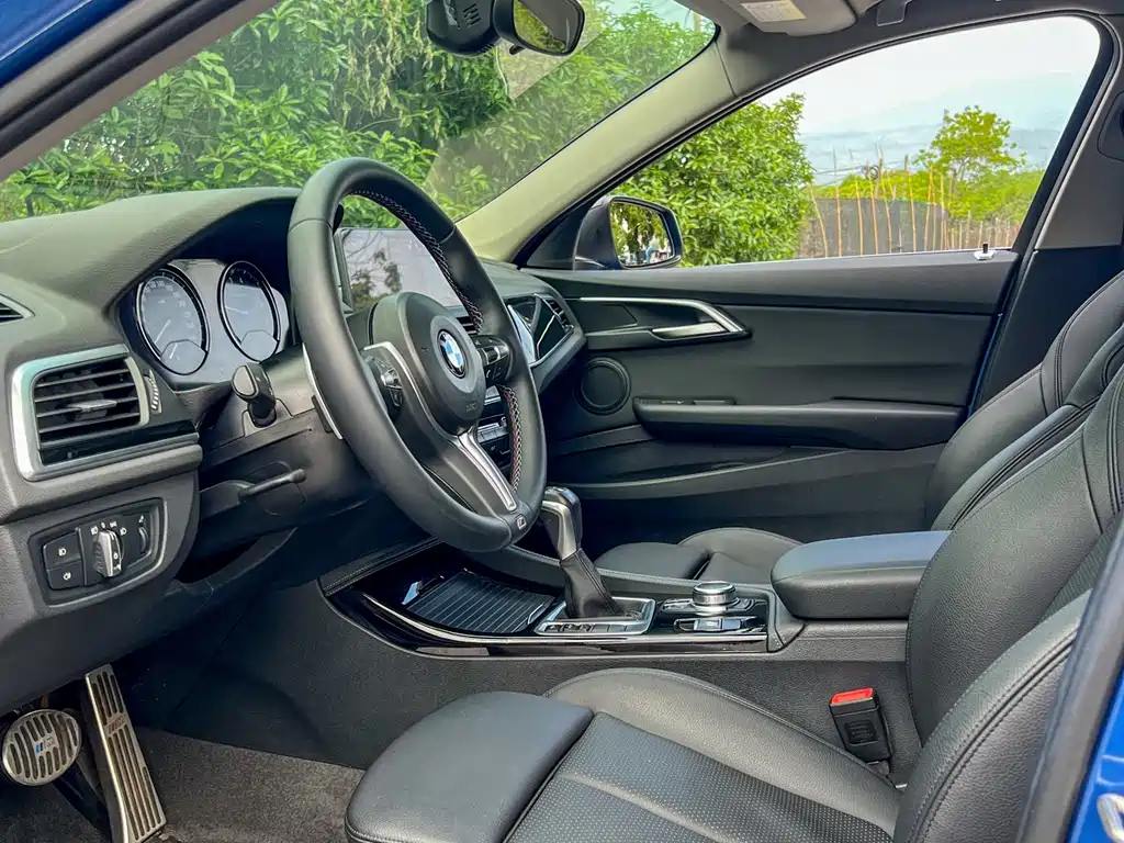 BMW 1 Series 2018 — фото 13