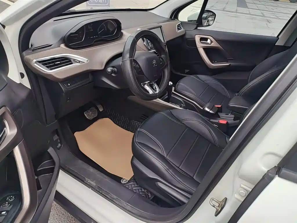 Peugeot 2008 2015 — фото 15