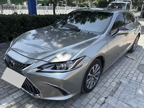 Lexus ES 2022