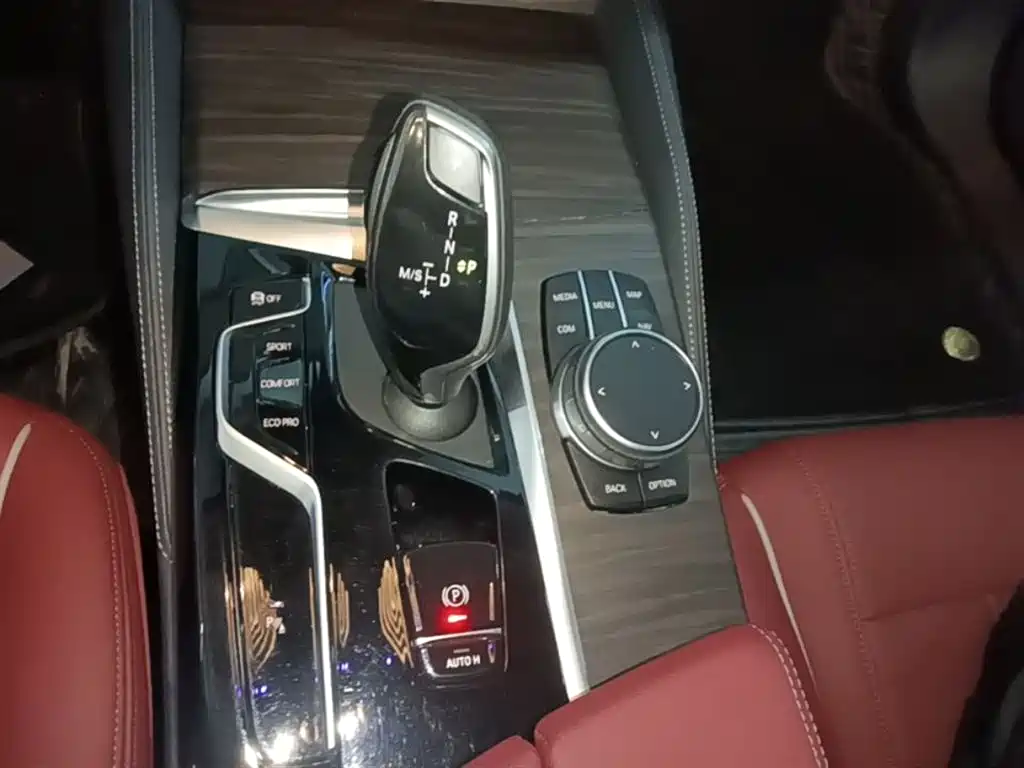 BMW 5 Series 2021 — фото 14