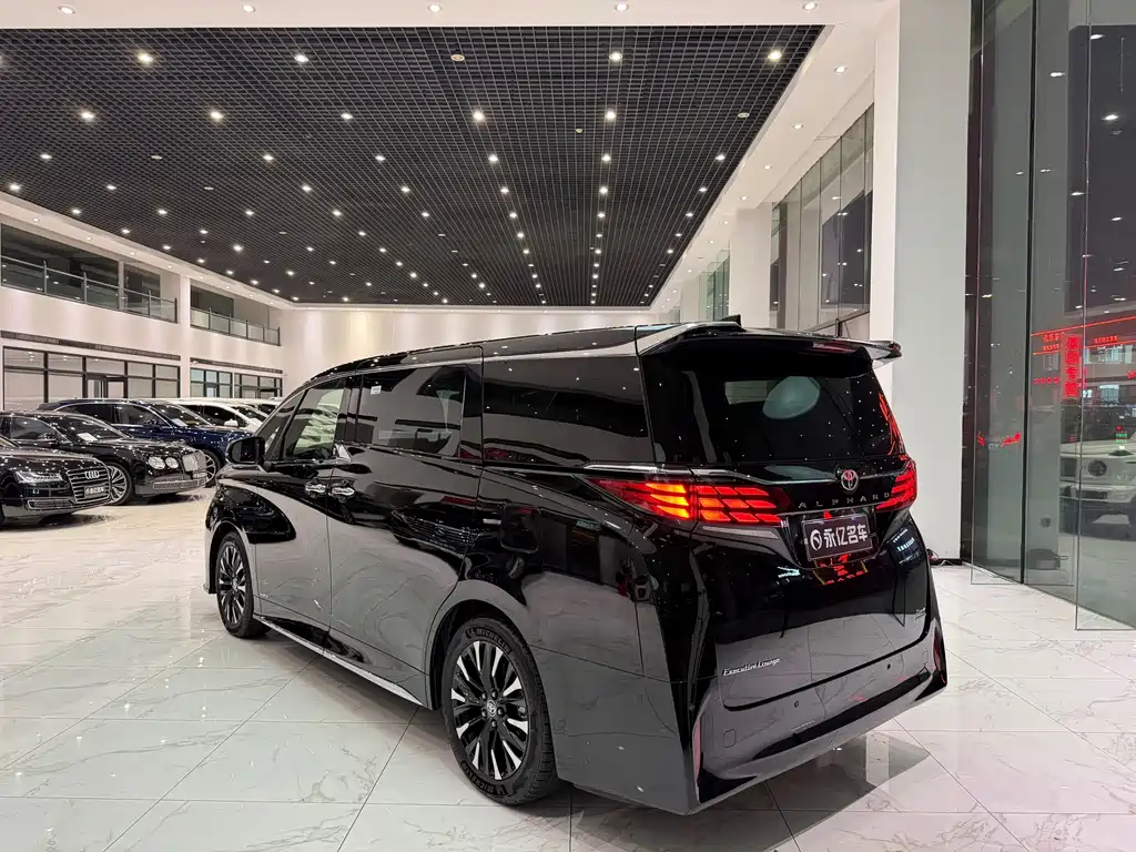 Toyota Alphard 2025 — фото 17