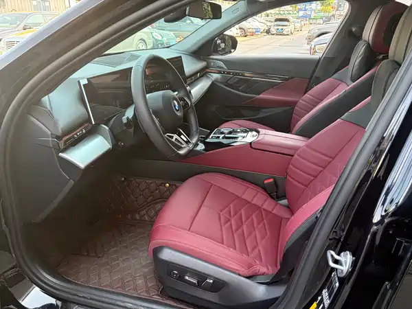 BMW i5 2025