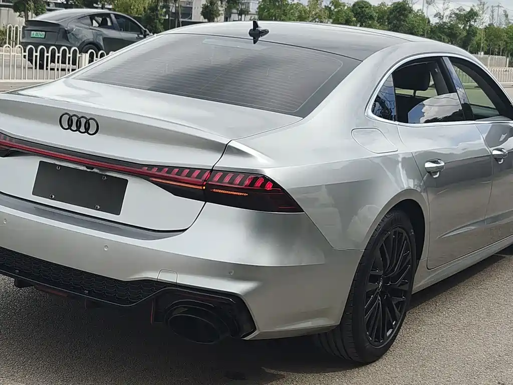 Audi A7L 2023 — фото 9