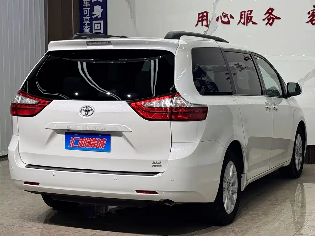 Toyota Sienna 2017 — фото 4