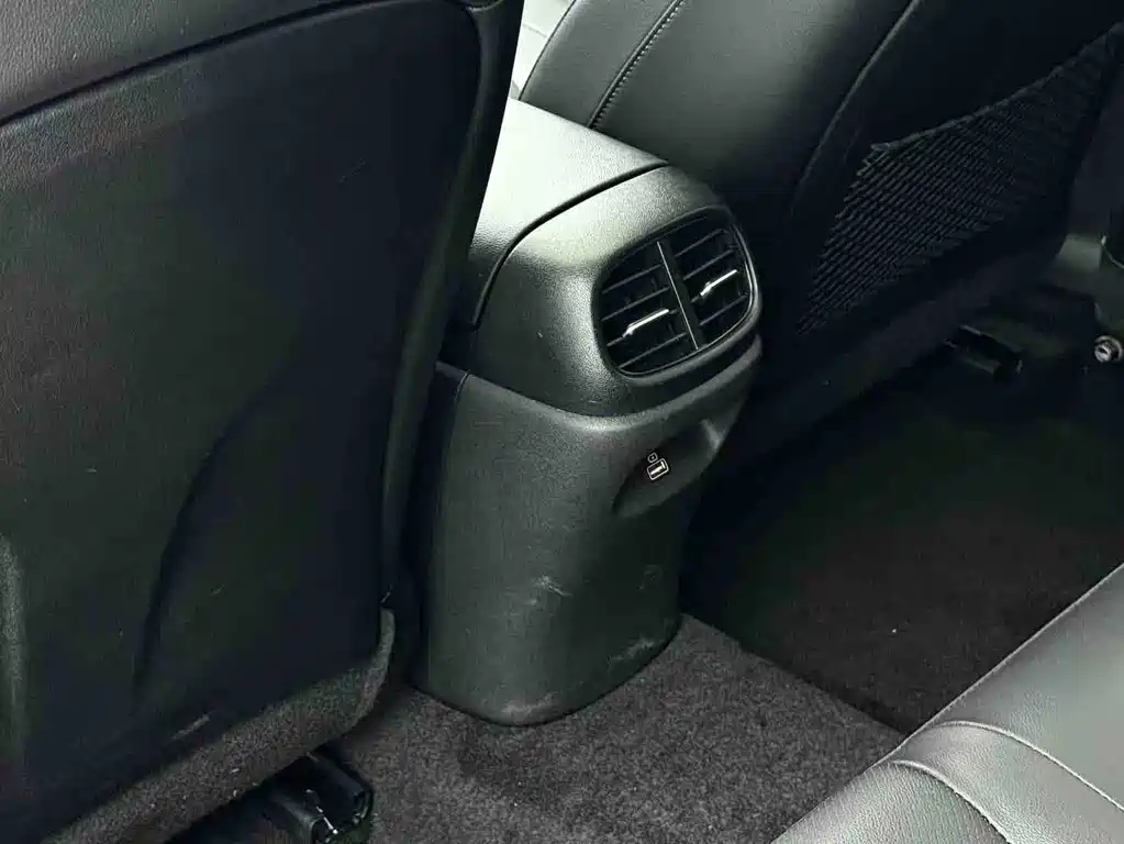 Hyundai Elantra 2022 — фото 14