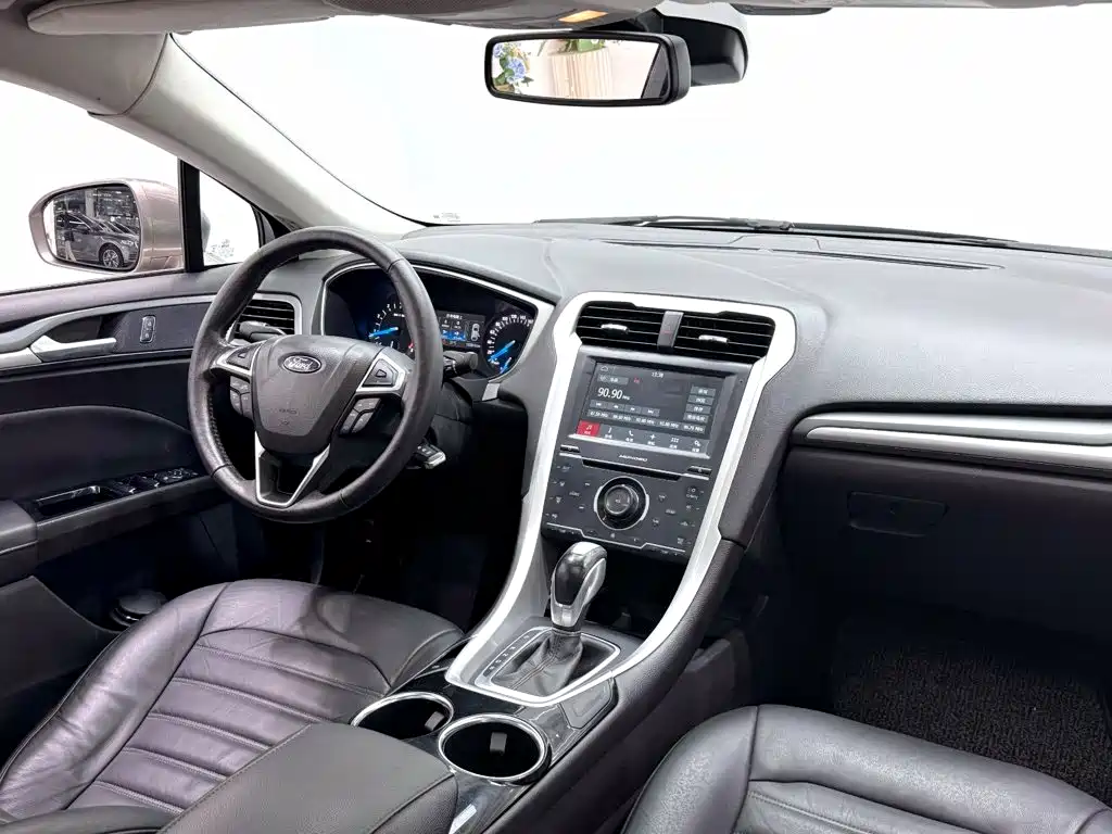 Ford Mondeo 2015 — фото 14