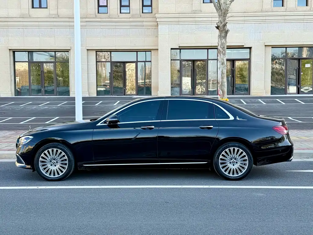 Mercedes-Benz E-Class 2023 — фото 4