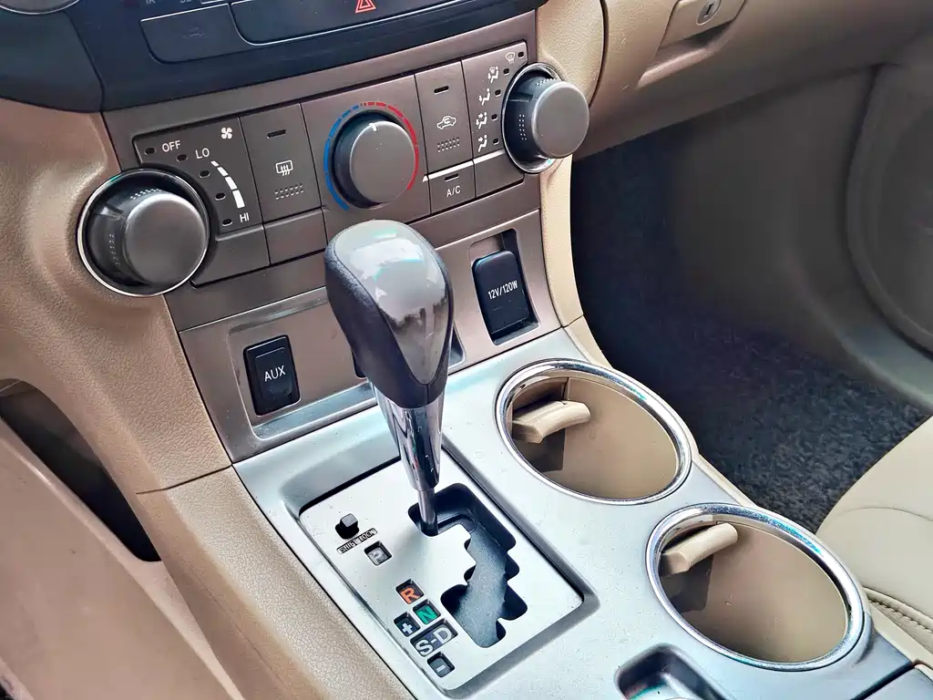 Toyota Highlander 2010 — фото 16