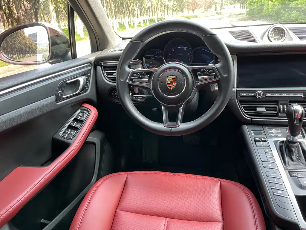 Porsche Macan 2019 — фото 25