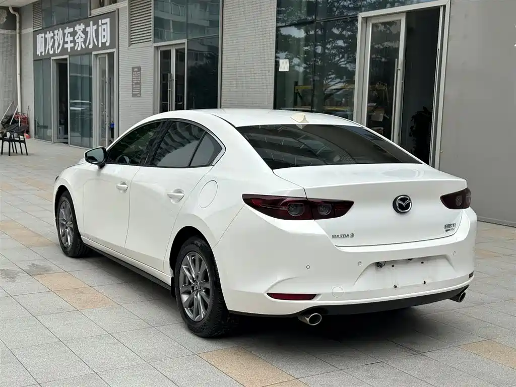 Mazda 3 Axela 2021 — фото 13