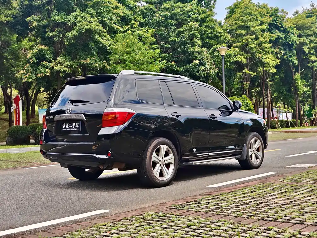 Toyota Highlander 2010 — фото 5