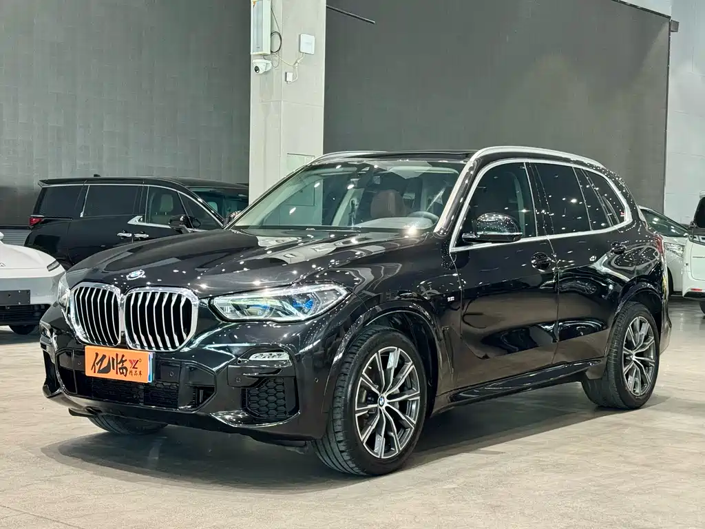BMW X5 2021 — фото 1