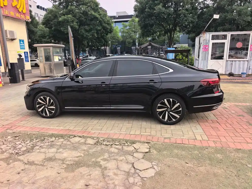 Volkswagen Passat 2023 — фото 12