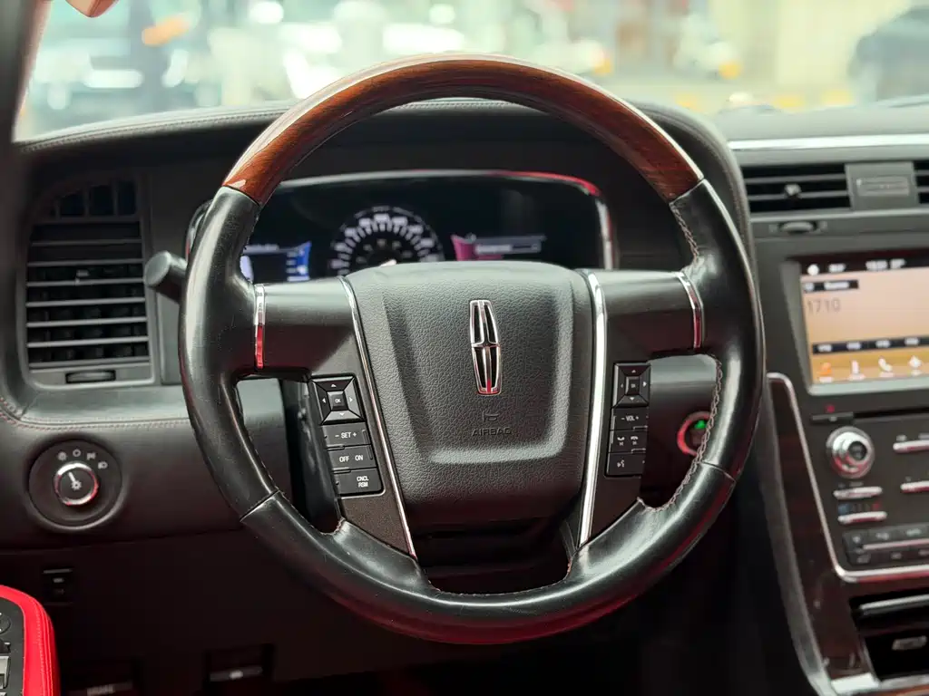 Lincoln Navigator 2017 — фото 13
