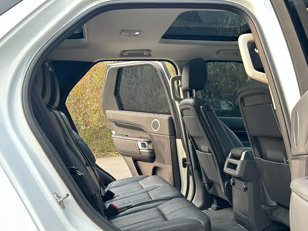 Land Rover Discovery 2017 — фото 11