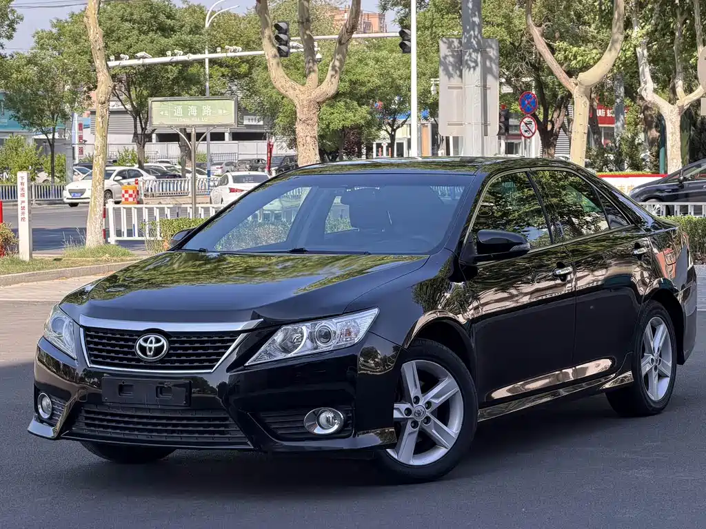 Toyota Camry 2015 — фото 1