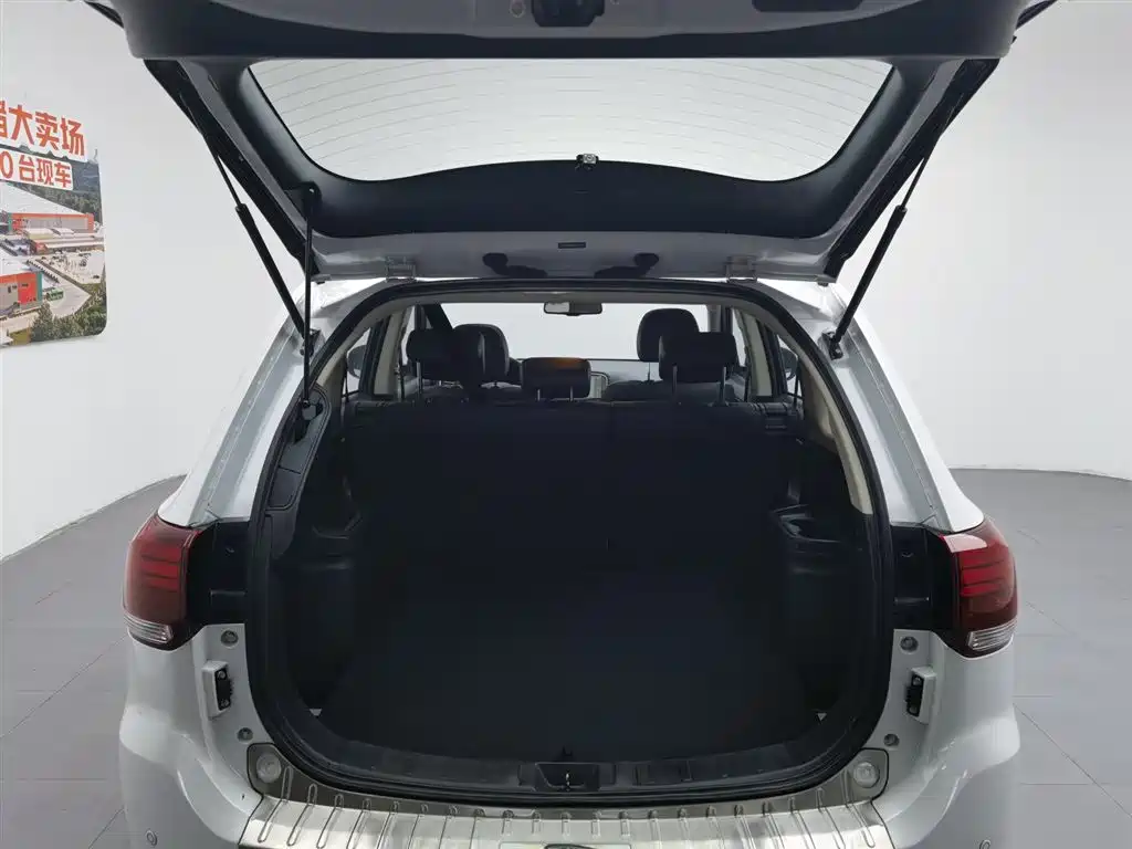 Mitsubishi Outlander 2017 — фото 16