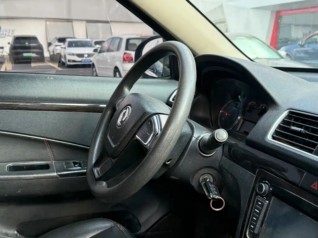 Dongfeng Fengguang 360 2015 — фото 15