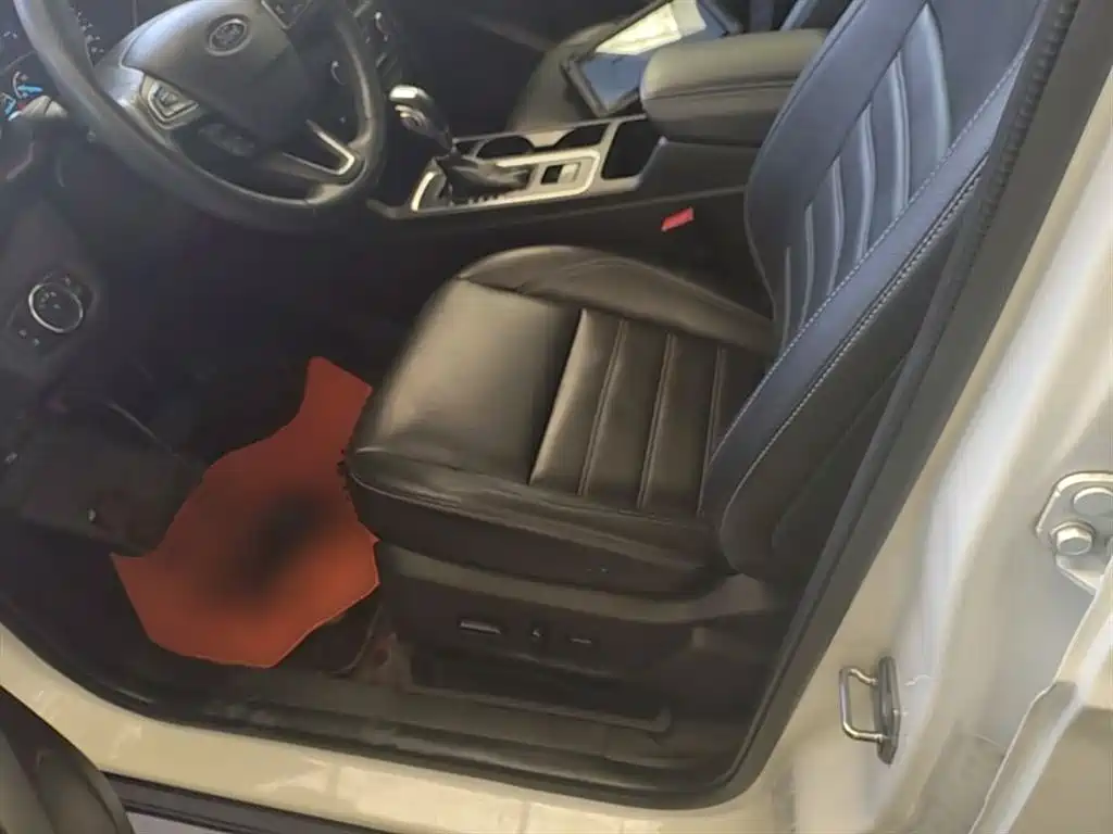 Ford Kuga 2018 — фото 15
