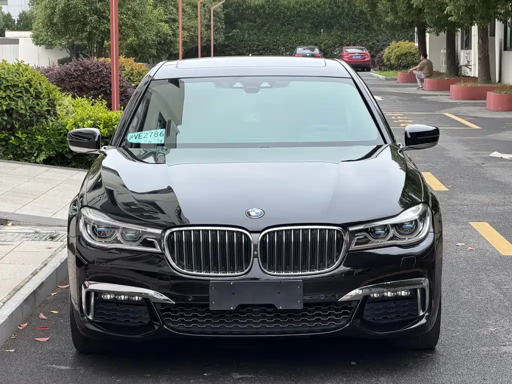 BMW 7 Series 2018 — фото 2