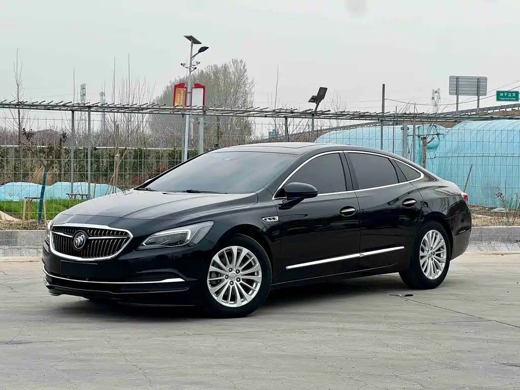 Buick LaCrosse 2017 — фото 1