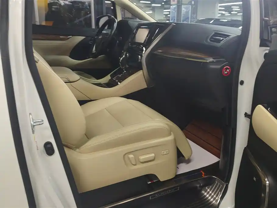 Toyota Alphard 2018 — фото 8