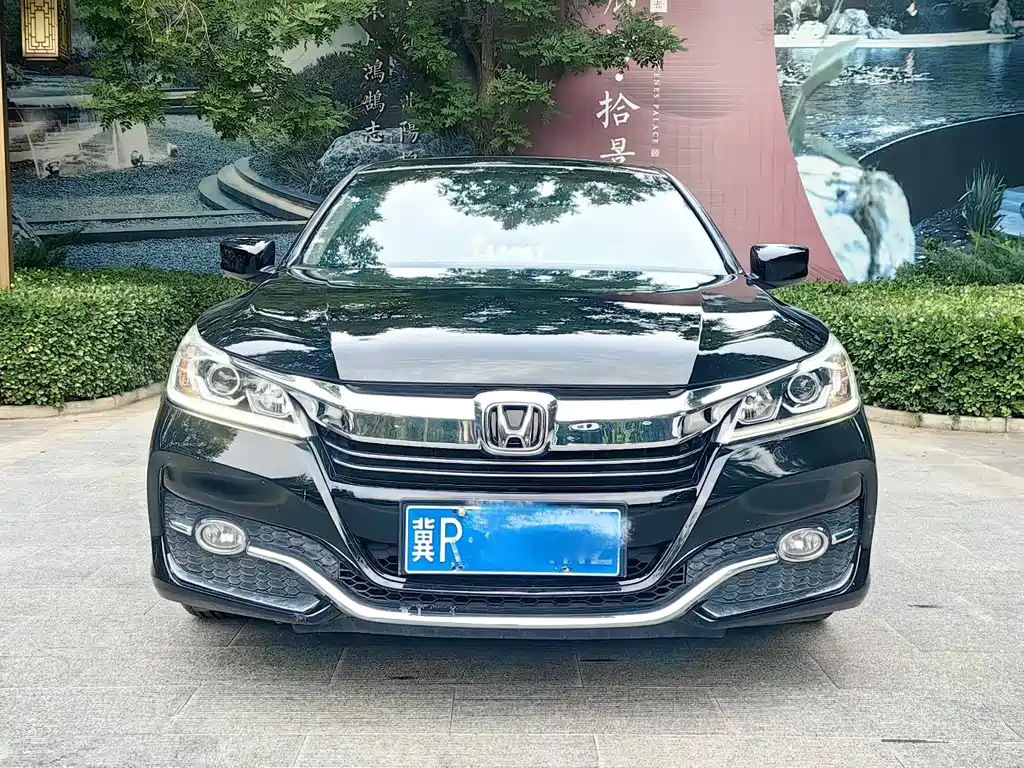 Honda Accord 2016 — фото 1