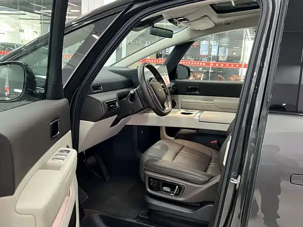 Li Auto MEGA 2024