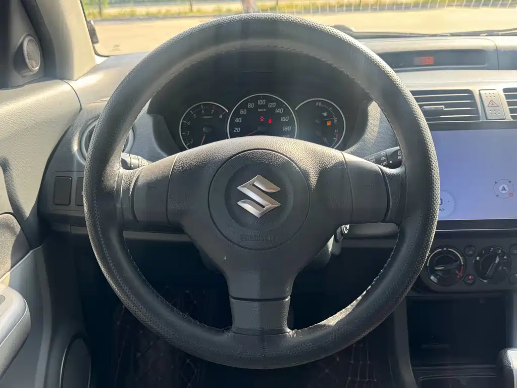 Suzuki Swift 2018 — фото 11