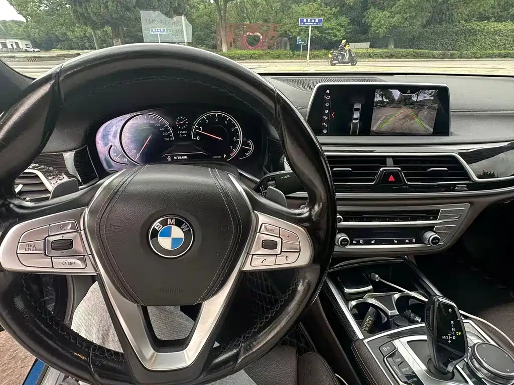 BMW 7 Series 2018 — фото 6