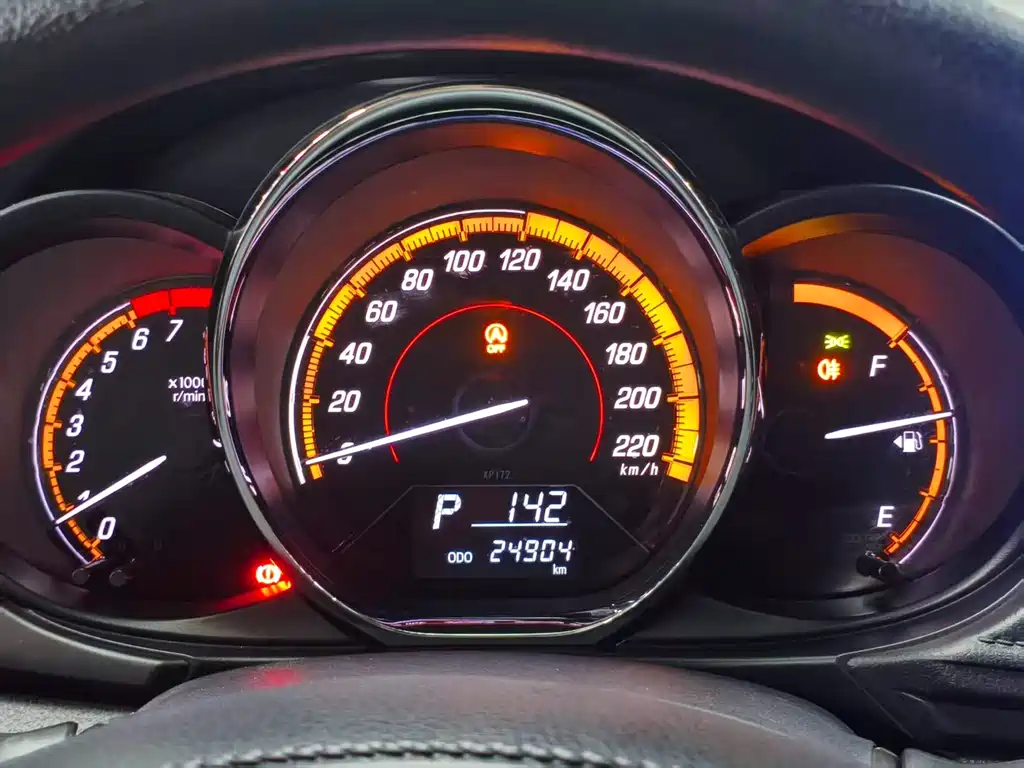 Toyota Yaris L 2022 — фото 10