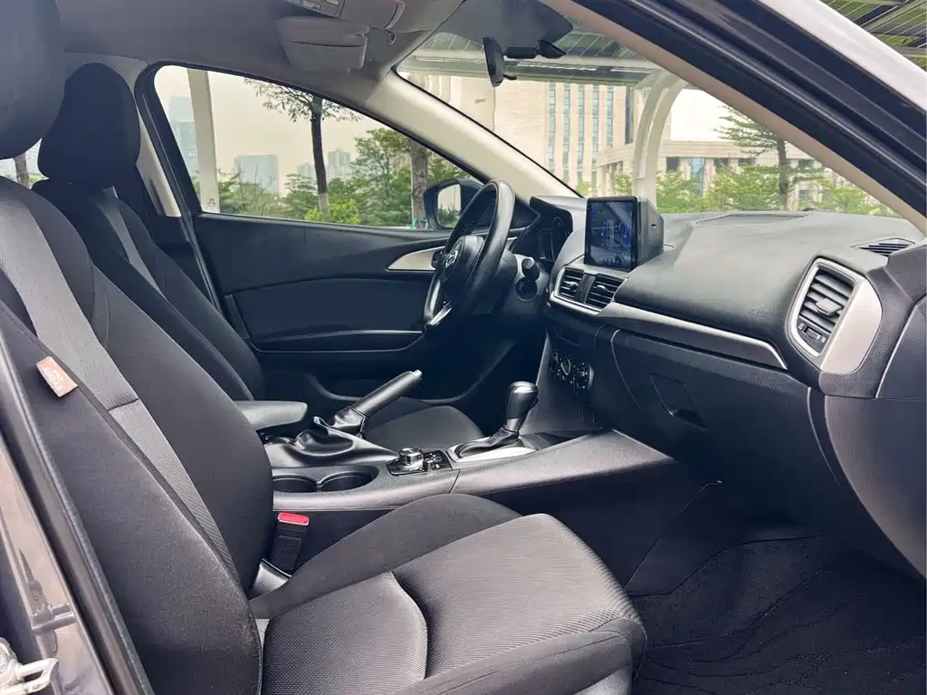 Mazda 3 Axela 2017 — фото 11