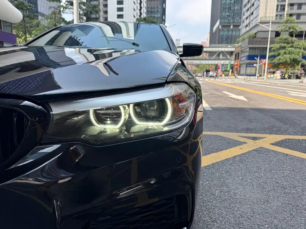 BMW 5 Series 2019 — фото 12