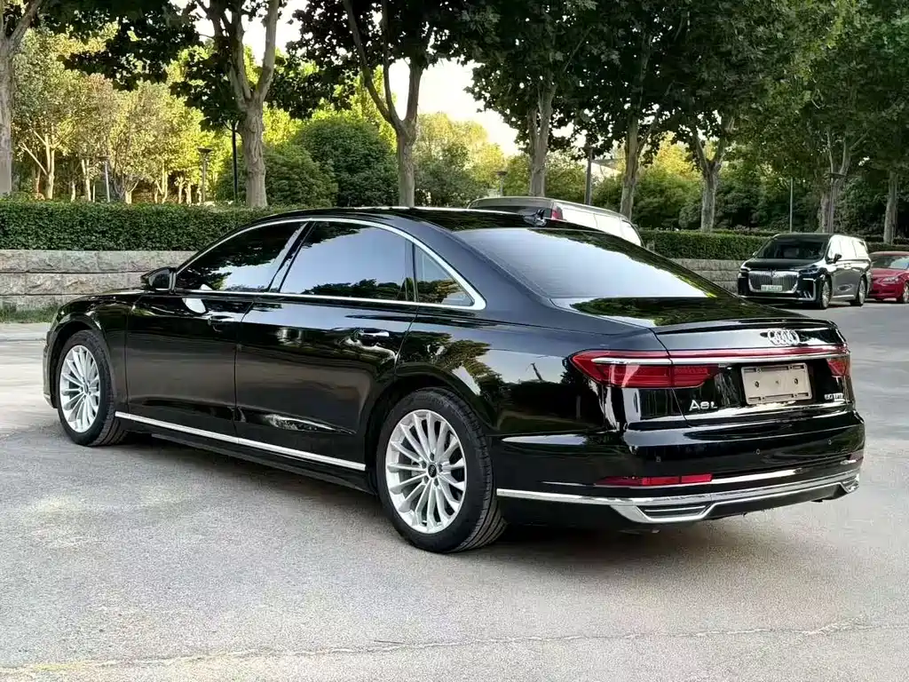 Audi A8 2021 — фото 7